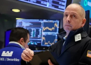 The Dow Drops About 400 Points, Prolonging the Poor Start to the Second Quarter.