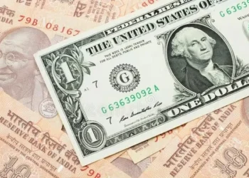 Indian Rupee Breaks as Early Election Trends Encourage Dollar Purchases