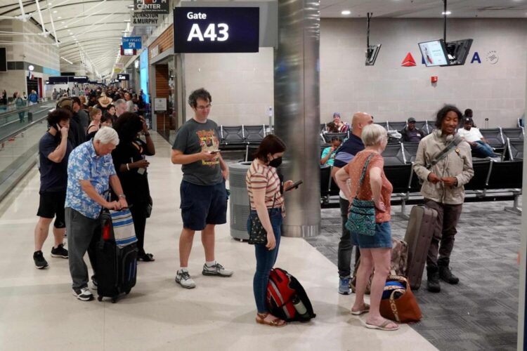 Worldwide IT Crash: Flight Delays, Shorter Lines as Airlines Get Back Online Following a Technical Malfunction