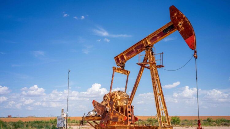 Optimistic US Economic Data and Geopolitical Tensions Cause Oil to Rise by Almost 2%