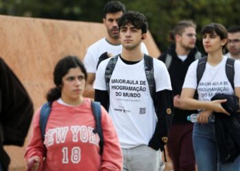 The World Record for the largest Computer Programming Class is set by a Portuguese School