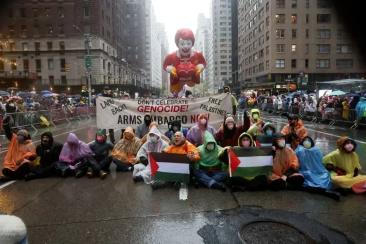 Pro-Palestinian Demonstrators Detained During the Thanksgiving Parade in New York