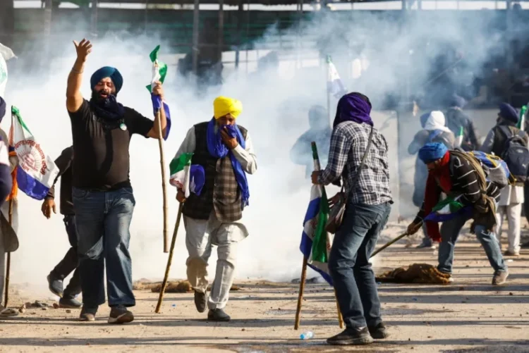 Farmers Postpone the “Delhi Chalo” Rally and Consult with the Center