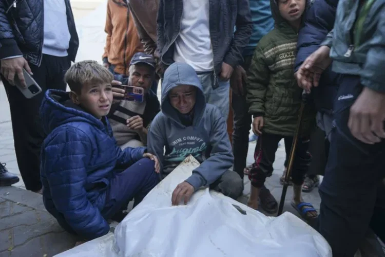 Israeli Airplanes strike a Gaza home, Killing Seven People