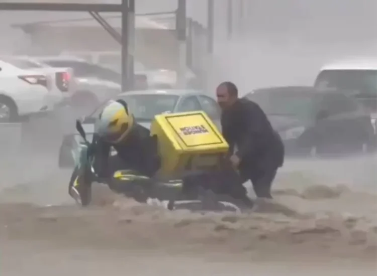 Makkah and Jeddah are Struck by Torrential rain and Hailstorms