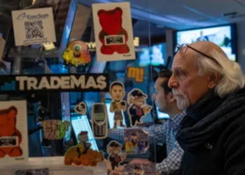 US Stocks and Bonds cling to Inflation-Fueled Gains