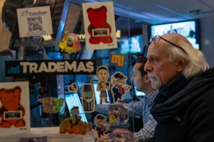 US Stocks and Bonds cling to Inflation-Fueled Gains