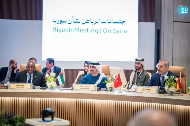 Abdullah Attends a Discussion about Syria in Riyadh