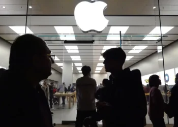 The Success of the iPhone 16e is Essential for Apple.  This is the Reason it Has a Chance