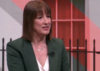 Reeves Affirms a 15% Reduction in Operating Expenses for the Civil Service