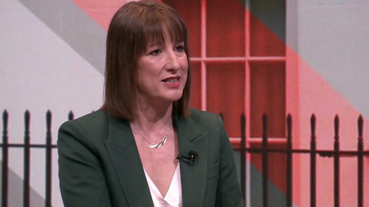 Reeves Affirms a 15% Reduction in Operating Expenses for the Civil Service