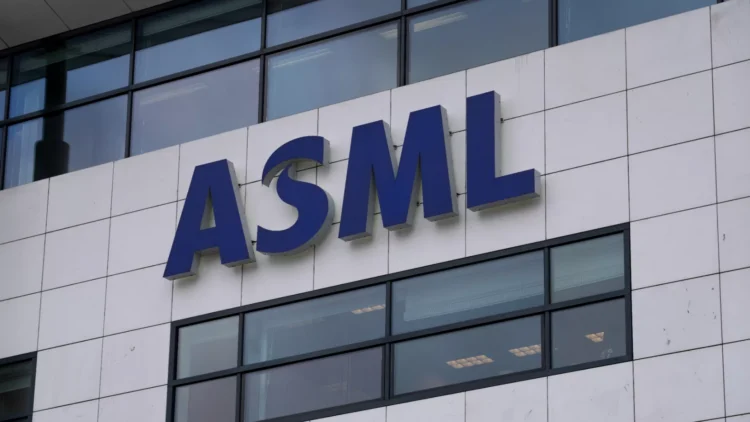 As the CEO Issues a Warning About Economic Uncertainties, ASML Fails to Meet Order Estimates
