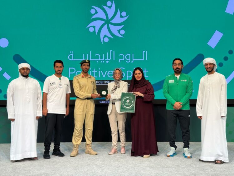 A Chinese Woman is Commended by Dubai Police for Her Exceptional Collaboration