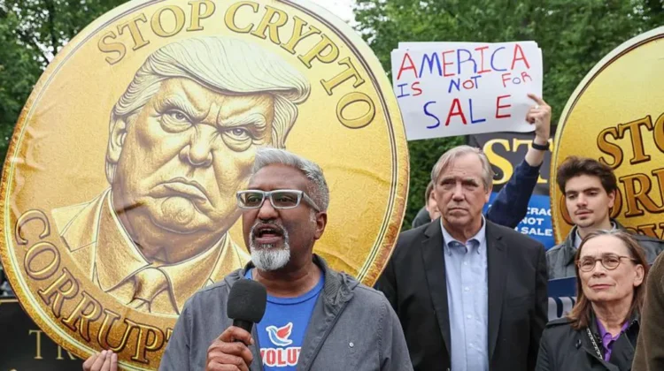 Trump Throws a Crypto Gala Dinner While Protesters Criticise him of Corruption