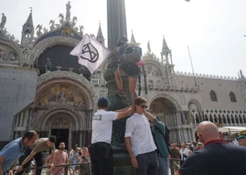 The Wedding of Jeff Bezos and Lauren Sanchez Draws Celebrities to Venice