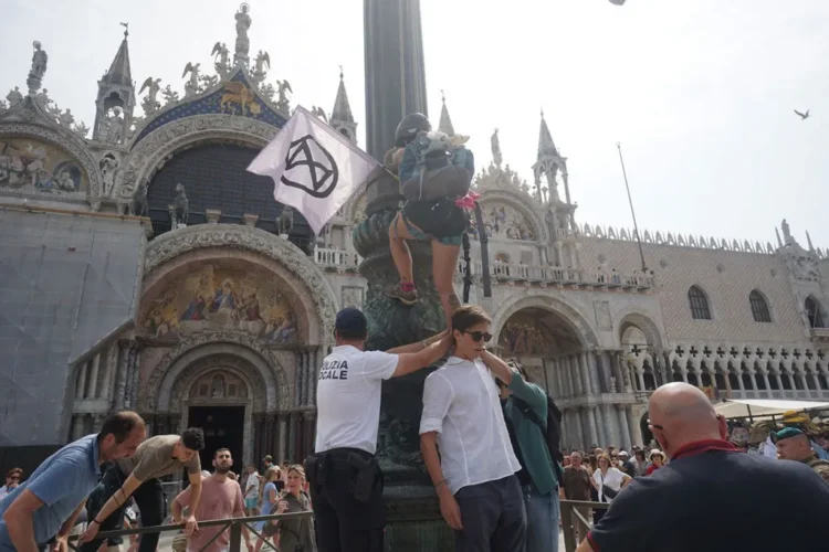 The Wedding of Jeff Bezos and Lauren Sanchez Draws Celebrities to Venice