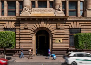 With a Weak Economy and Stubborn Inflation, the Mexican Central Bank Board Forecasts Lower Rate Decreases