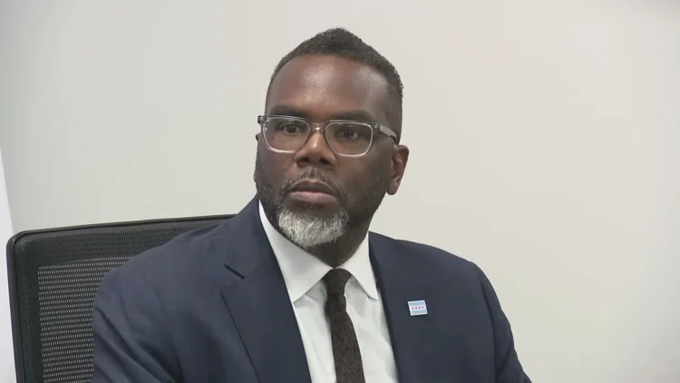 Chicago Mayor Signs Order to Defy Possible Trump Crackdown