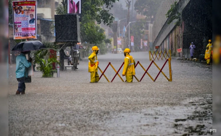 Mumbai Rains Top Updates: Schools and Colleges Closed; Maximum City Under Red Alert