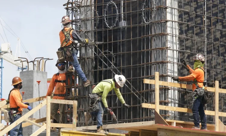 US Added 911,000 Fewer Jobs Than Estimated in Year to March