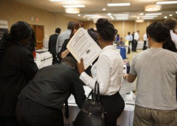 US Weekly Jobless Claims Ease After Spike, But Labour Market Shows Signs of Cooling