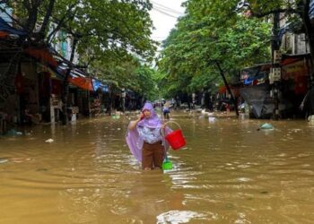 Typhoon Sweeps Across Vietnam, Leaving at Least 11 Dead