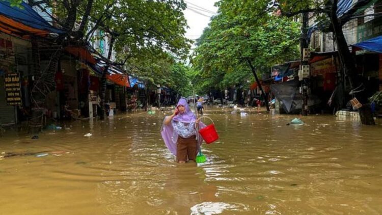 Typhoon Sweeps Across Vietnam, Leaving at Least 11 Dead
