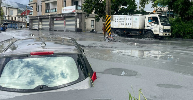 After Killing 17 People in Taiwan, Typhoon Ragasa Makes Landfall in China