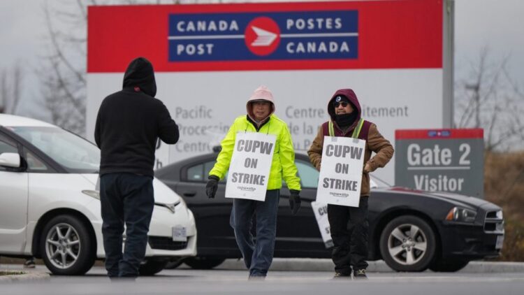 A Deal to End the Strike is Reached in Principle Between Canada Post and The Union