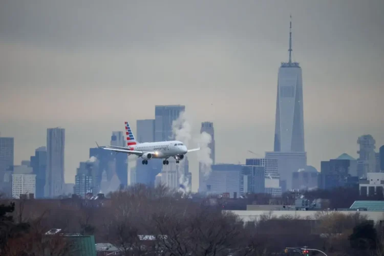 Over 1,000 Flights are Canceled by US Airlines, and Winter Storm Warnings are Issued