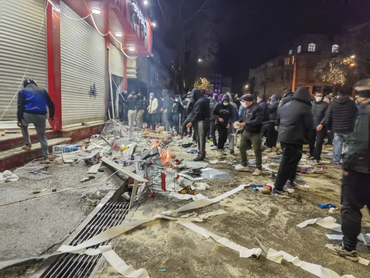 Why are There Large-Scale Demonstrations in Iran, And is the United States Able to Step in?