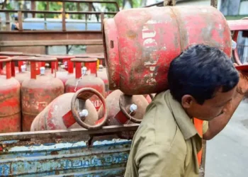 Gas Supplies Are Disrupted by The War in Iran, Which Puts Pressure on Indian Businesses