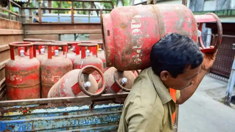 Gas Supplies Are Disrupted by The War in Iran, Which Puts Pressure on Indian Businesses
