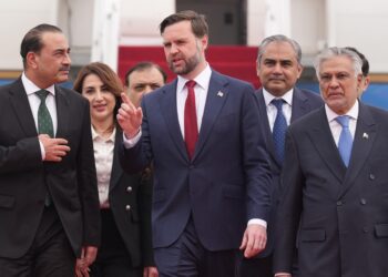 Senior Iranian Official Tells BBC that Tehran Will never Give up Sovereignty of the Strait of Hormuz