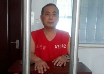 A Dissident Who left China in a Rubber Boat is Detained by South Korea