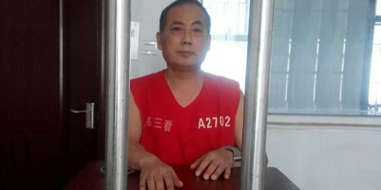 A Dissident Who left China in a Rubber Boat is Detained by South Korea