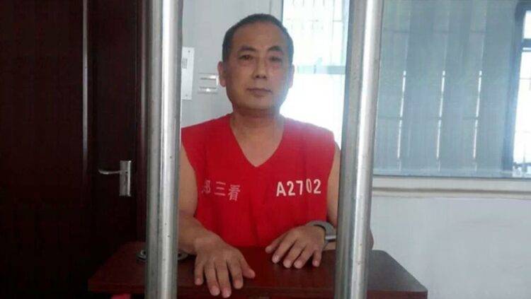 A Dissident Who left China in a Rubber Boat is Detained by South Korea