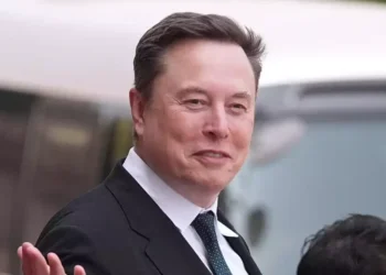 Elon Musk Loses his Title as a Trillionaire as SpaceX Suffers a Worldwide Tech Failure