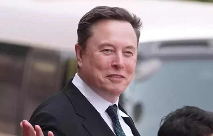 Elon Musk Loses his Title as a Trillionaire as SpaceX Suffers a Worldwide Tech Failure