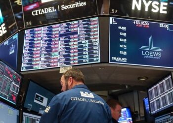 Why Does the US Economy Keep Defying the Odds?