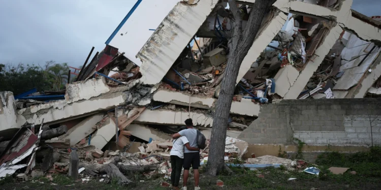 Six Days After the Earthquake in Venezuela, a Three-Year-old Was Saved And Sent to the Hospital