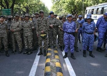 MPs From the Indian Opposition Were Arrested in Protest Against the Election Chief